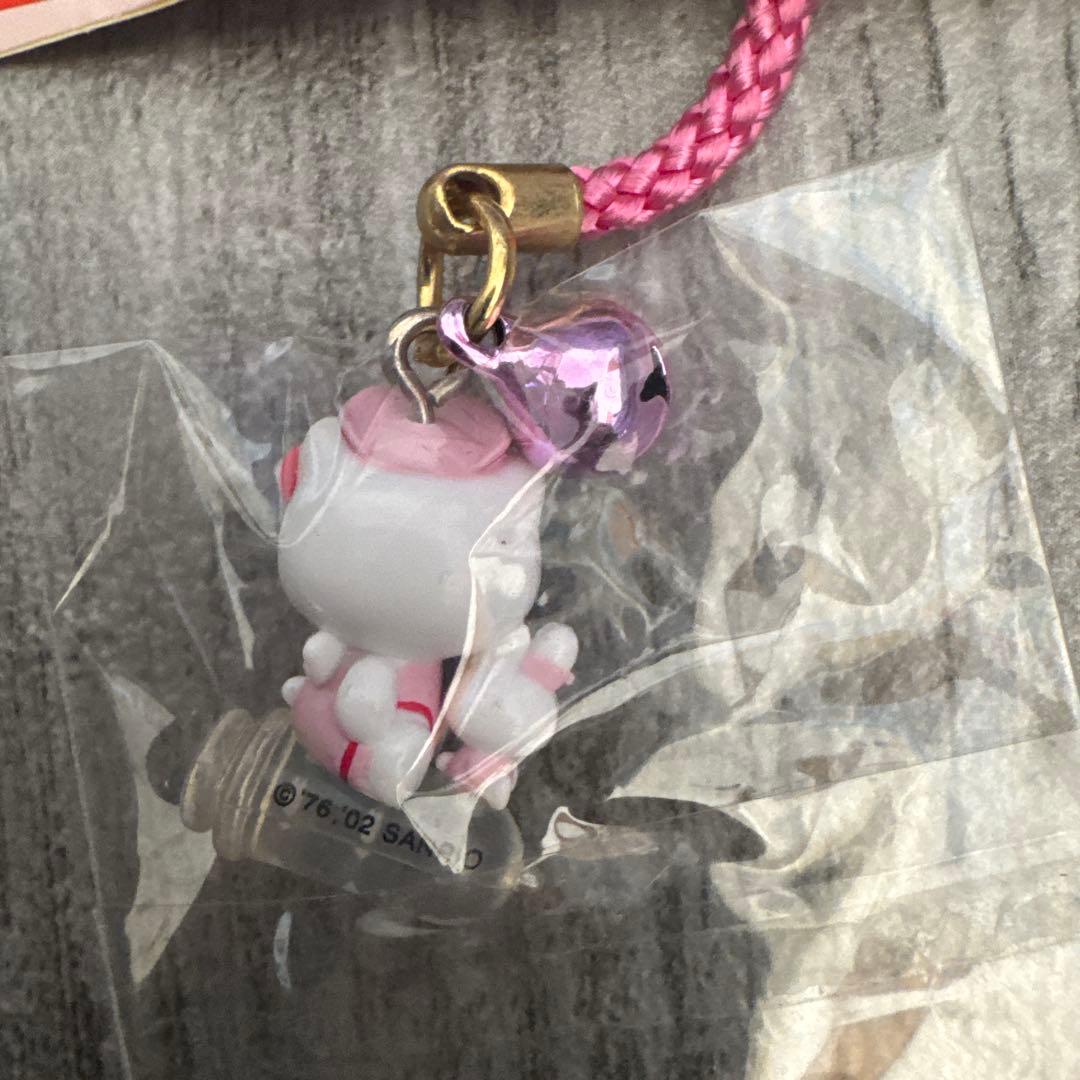 ハローキティ　ご当地　メディカルバージョン　注射　ストラップ　根付け