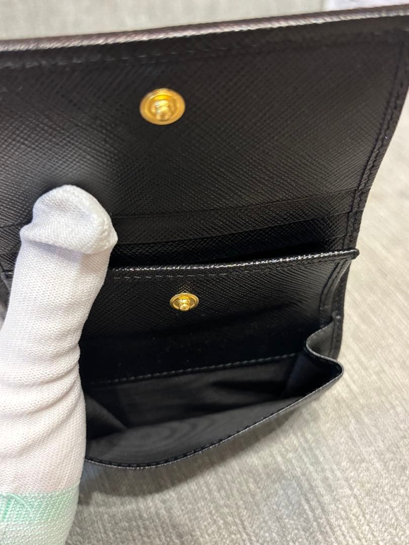 新品未使用　PRADA 二つ折り財布 ブラック