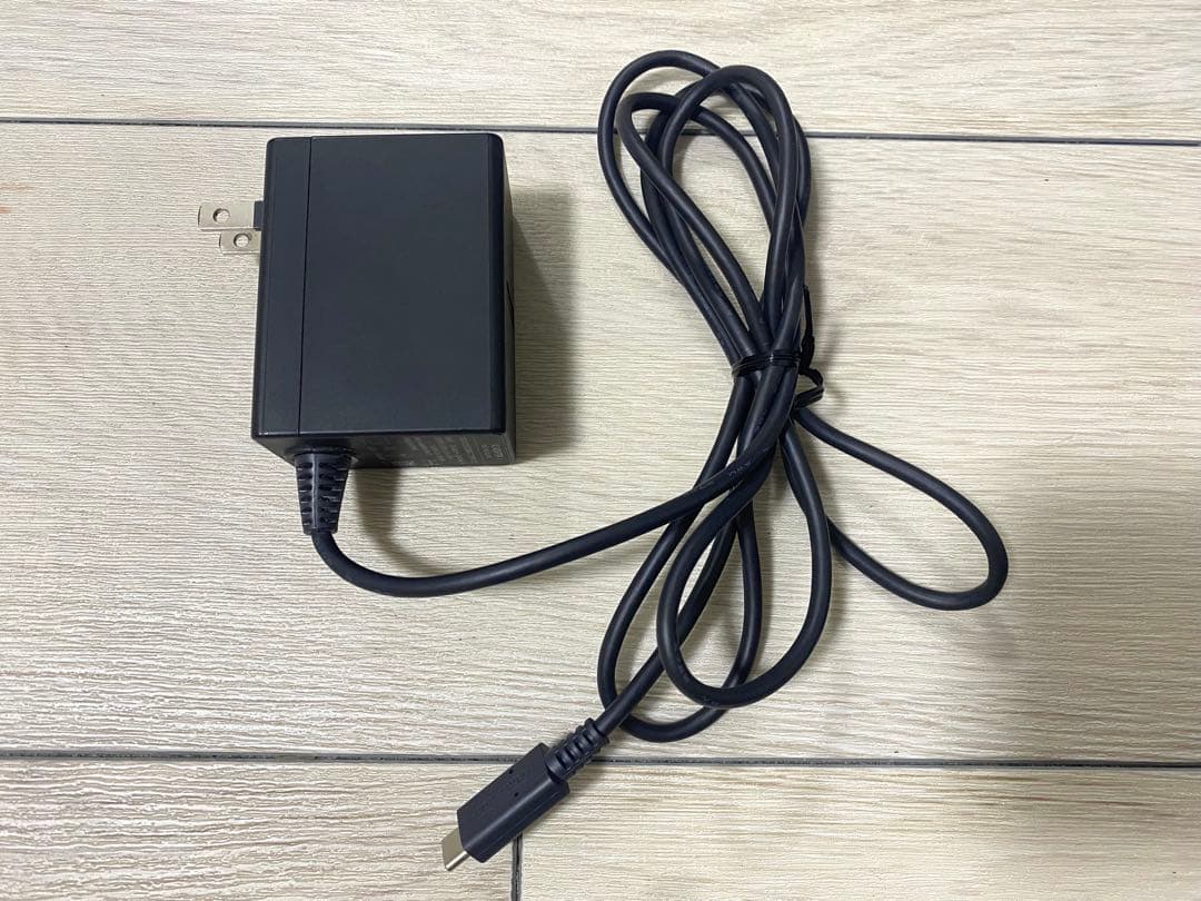 【美品】Nintendo Switch 本体 + 付属品