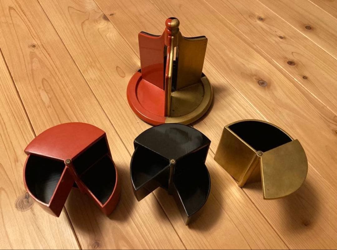 細工物 三色小物入れ 漆器 黒・赤・金