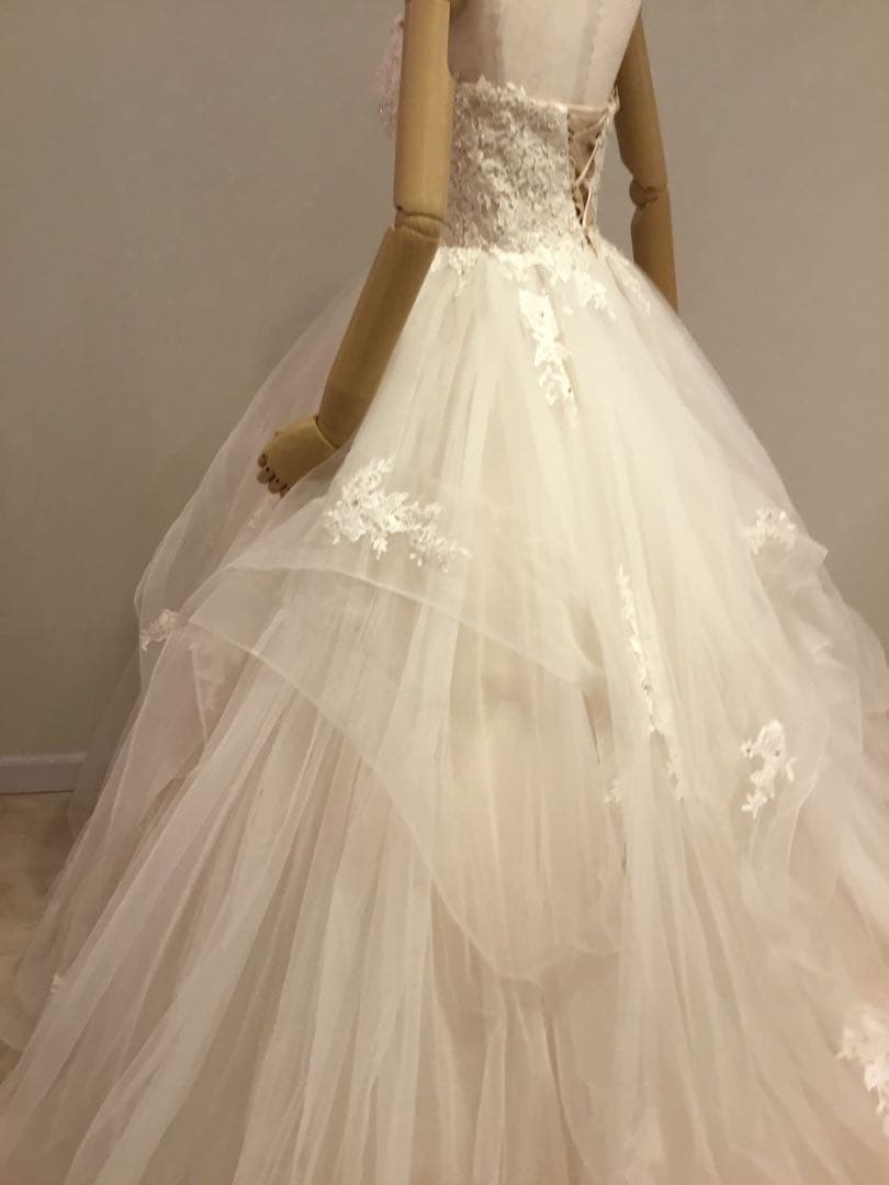 YNS WEDDINGウェディングドレス フリル付きプリンセスライン