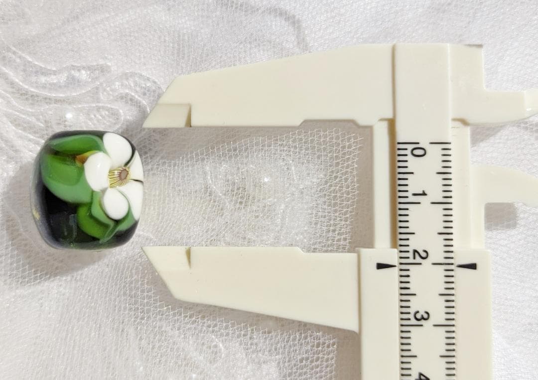 吉田正子トンボ玉（漆） ガラス玉に込めた日本画 和のこころ 癒し