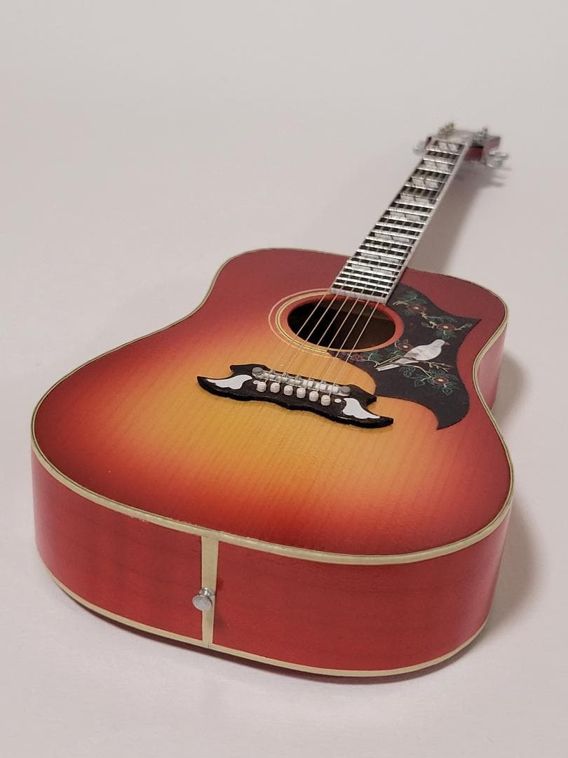 めっしー　Gibson DOVE　ミニチュアギター模型