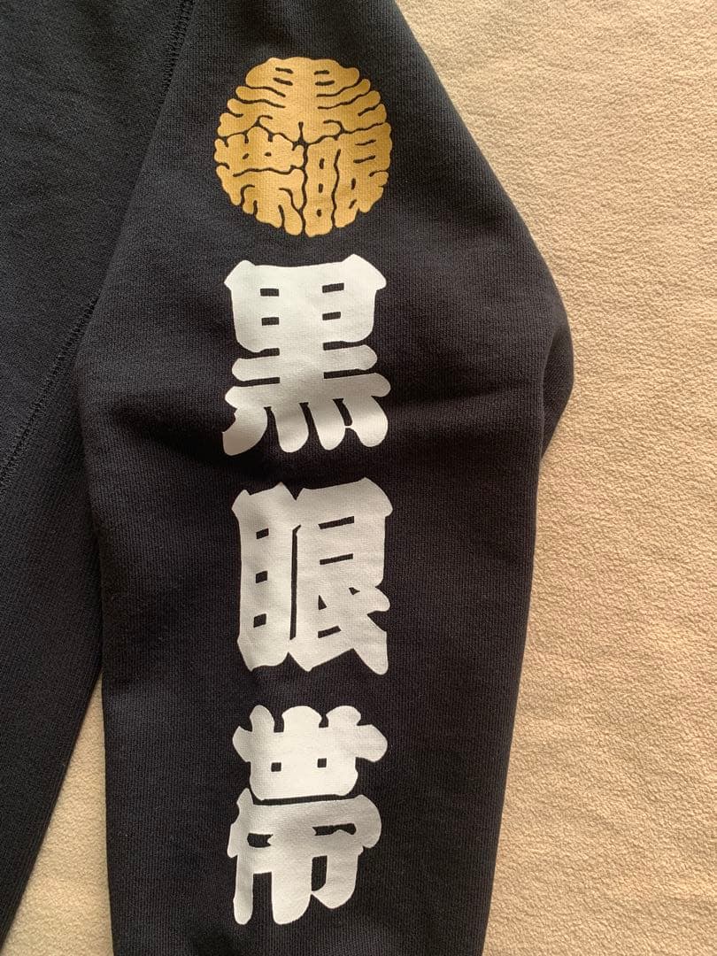 ブラックアイパッチ 黒眼帯 バックプリント 家紋ロゴ パーカー L