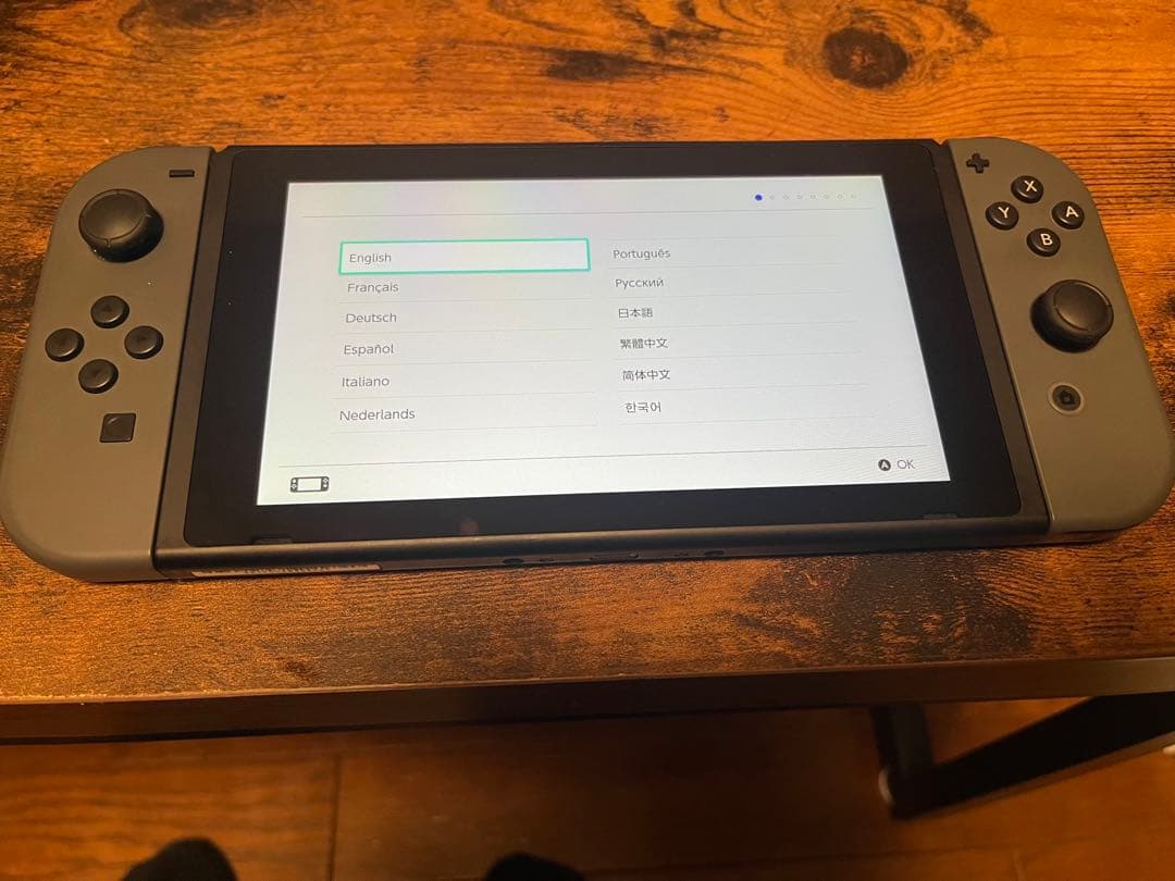 Nintendo Switch グレー 本体 別売ソフト、ケース付き　動作確認済