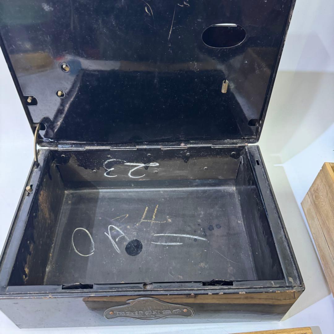 手提げ金庫 千鳥 金属製キャッシュボックス ダイヤル式 アンティーク 逸品