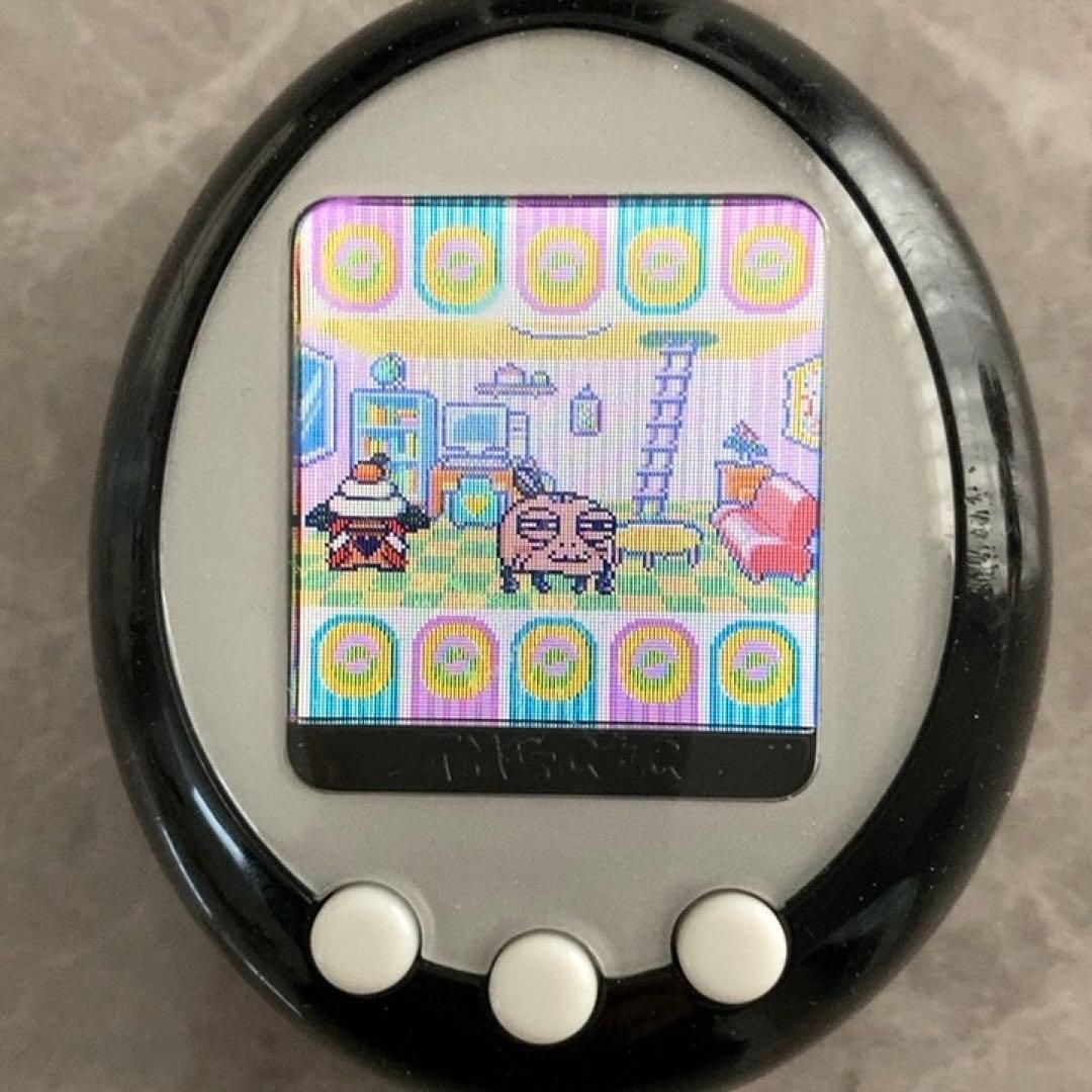 Tamagotchi + Color 2008年製　と攻略本、フィギュア3体