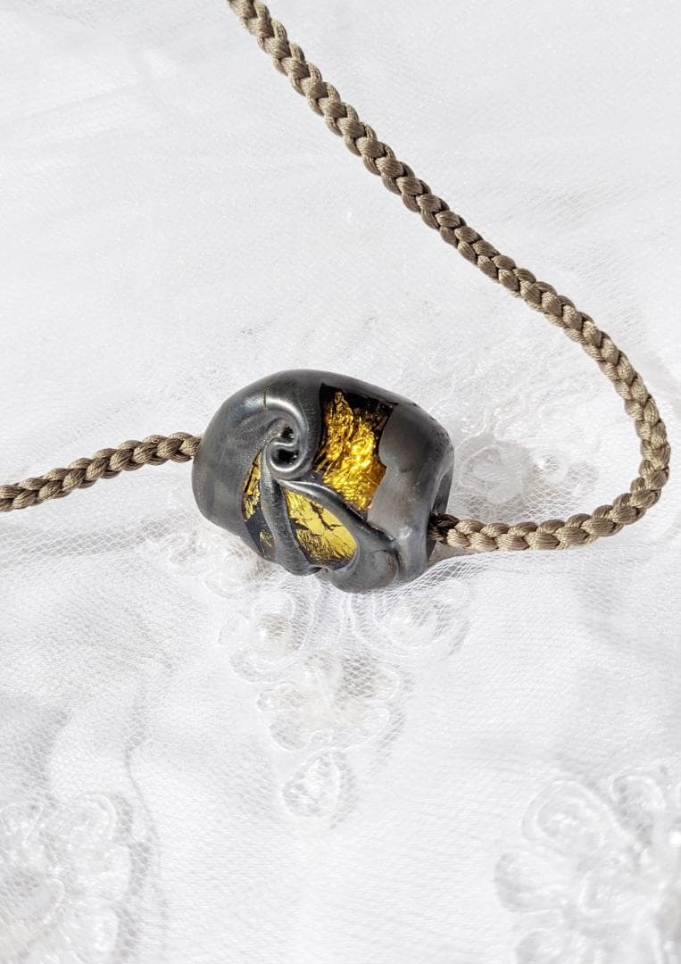 吉田正子トンボ玉（拾玖）「江戸組み紐」ネックレスガラス玉に込めた日本画