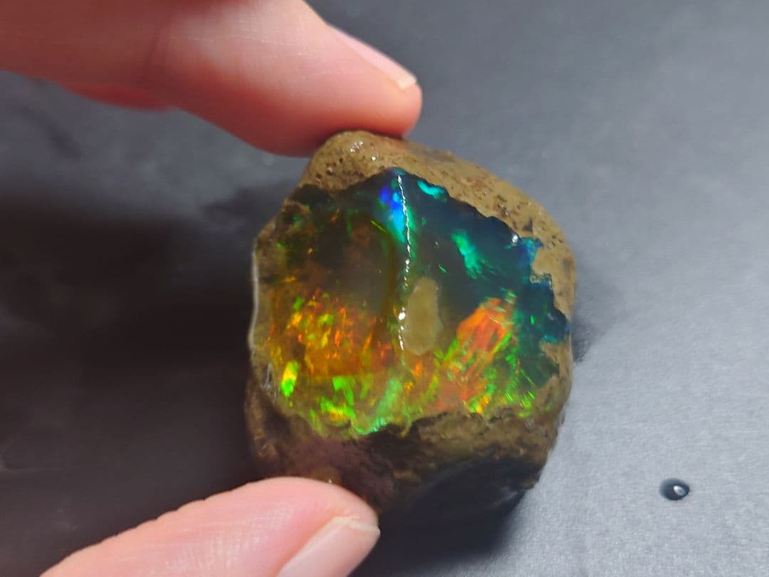 105CT】特大 エチオピア プレシャス オパール 原石 鉱物 標本 ウェロ