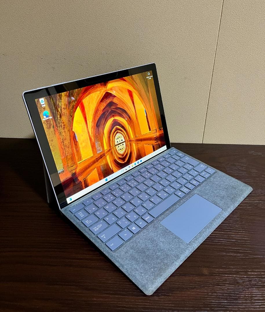 Surface Pro5 256GB SSD 8GB RAM
