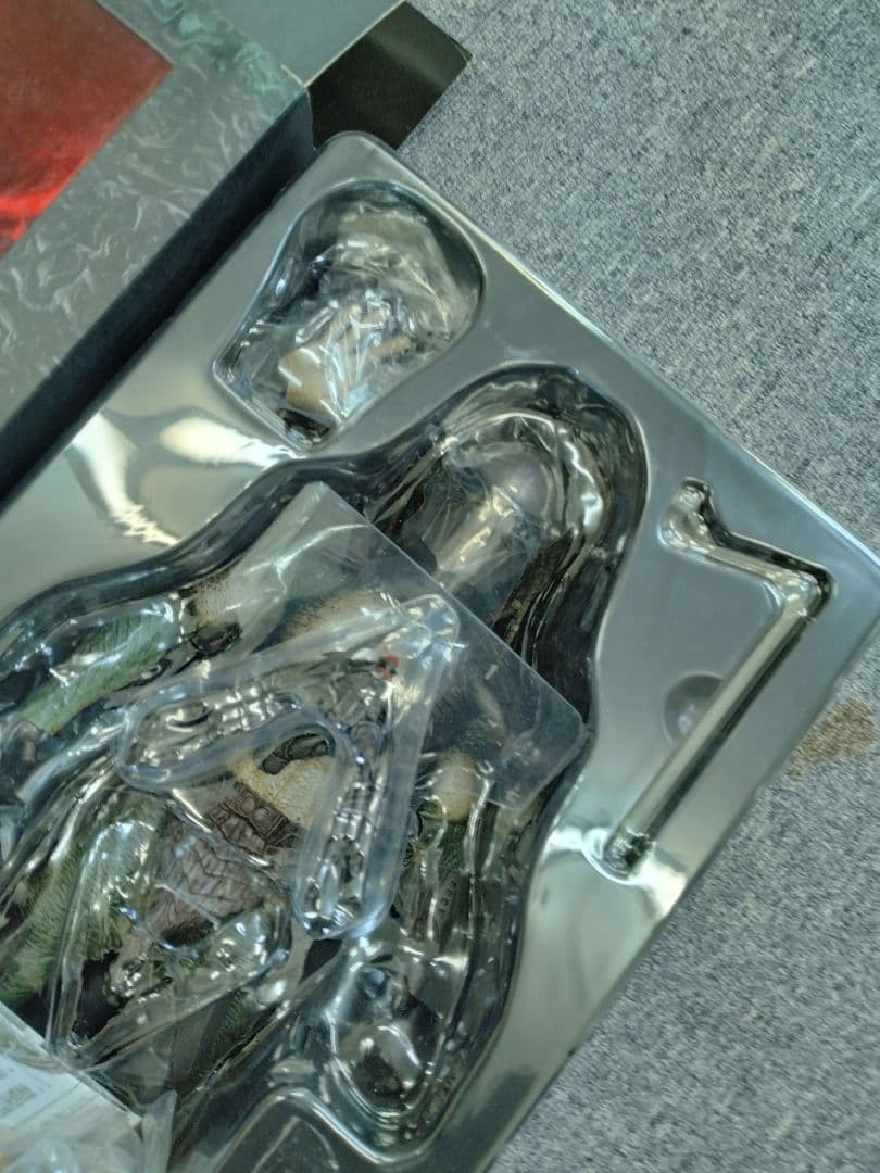 HOT TOYS ムービー マスターピースMMS137 ファルコナー プレデター