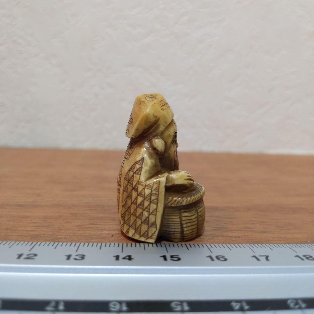 時代提物 七福神根付 天然素材 【寿老人】高さ約3.7cm 重さ約