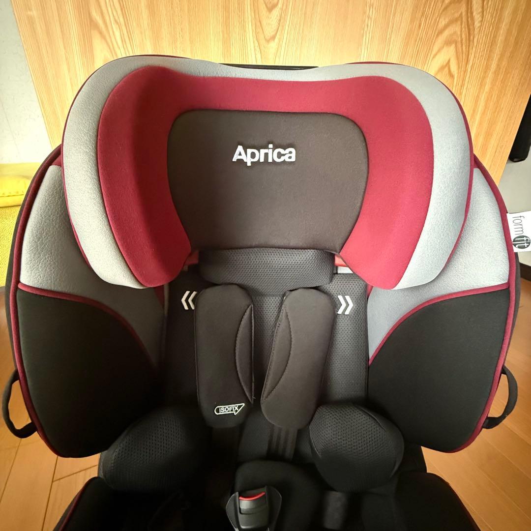 Aprica フォームフィット 赤　ジュニアシート　isofix