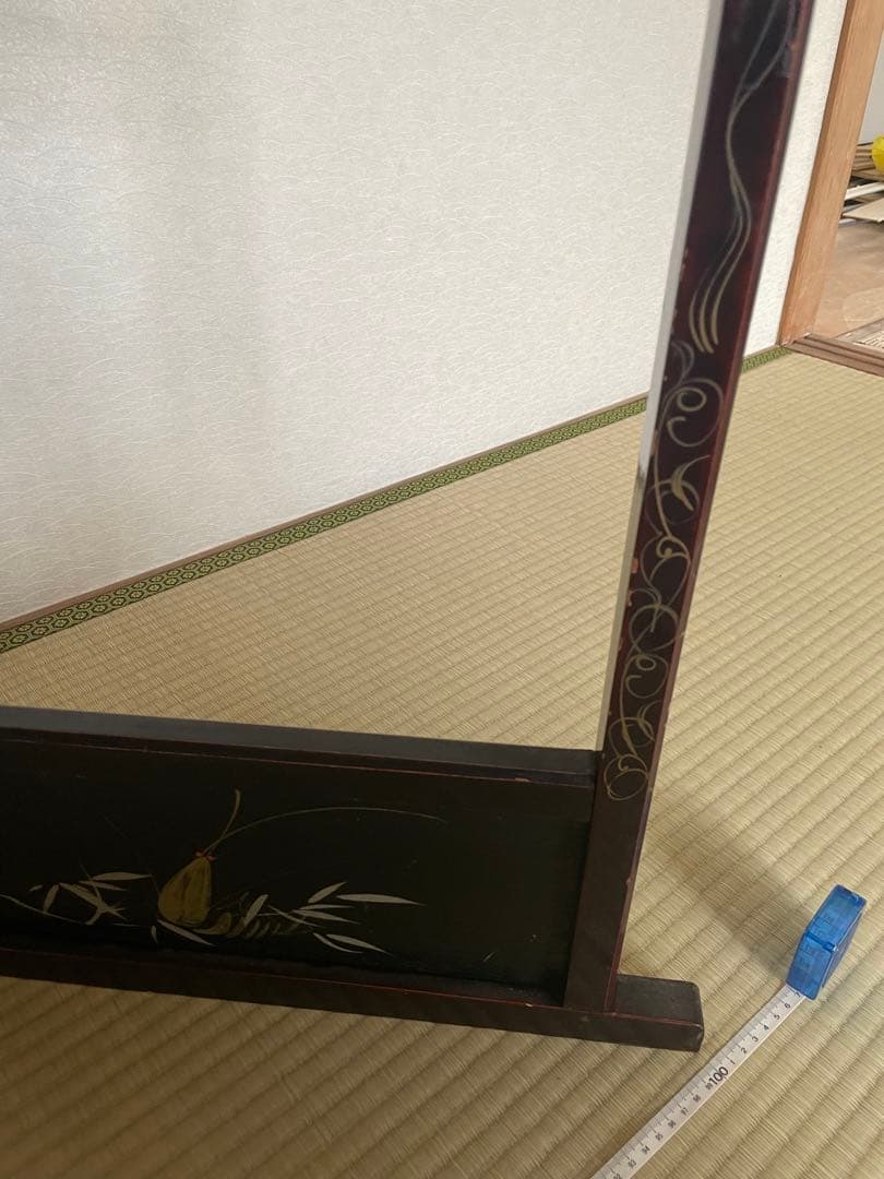 漆塗り 黒の木製衣桁 花の絵柄付き 着物掛け 着物ハンガー 衣桁 骨董