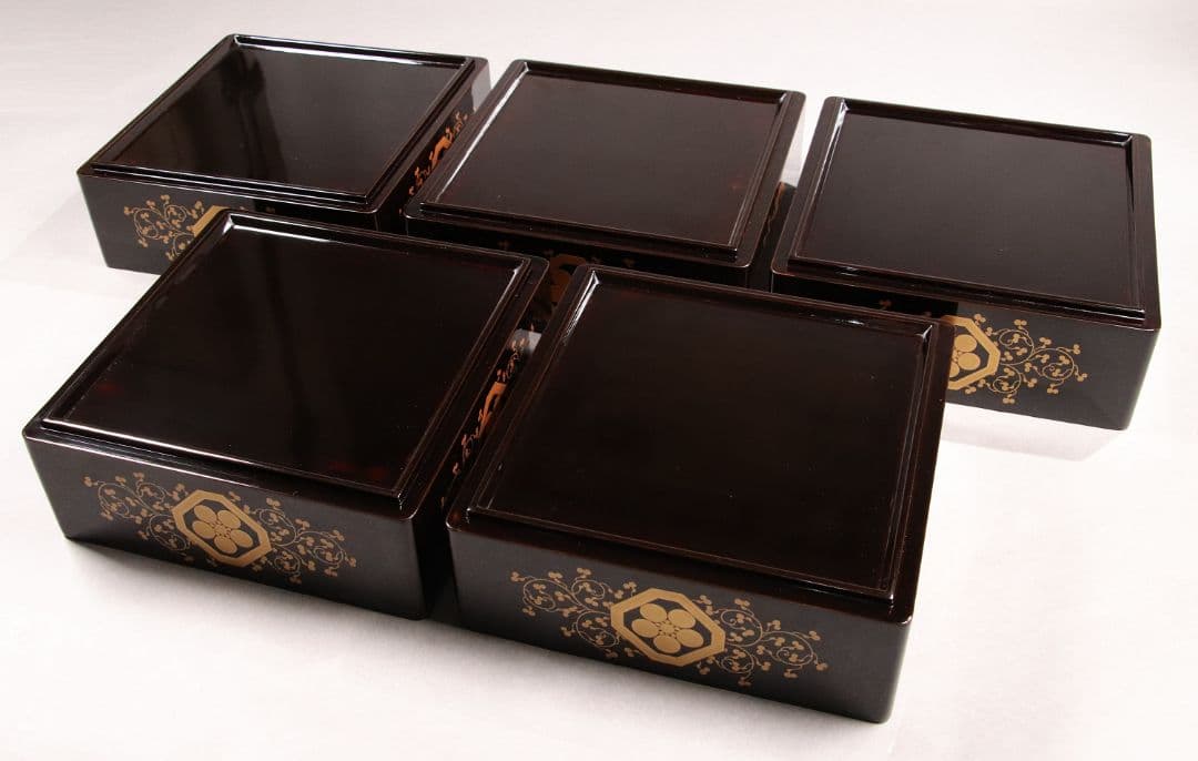 M486 輪島塗 八重門彦助 梅鉢家紋 蔦 宝尽くし金蒔絵 黒塗五段重