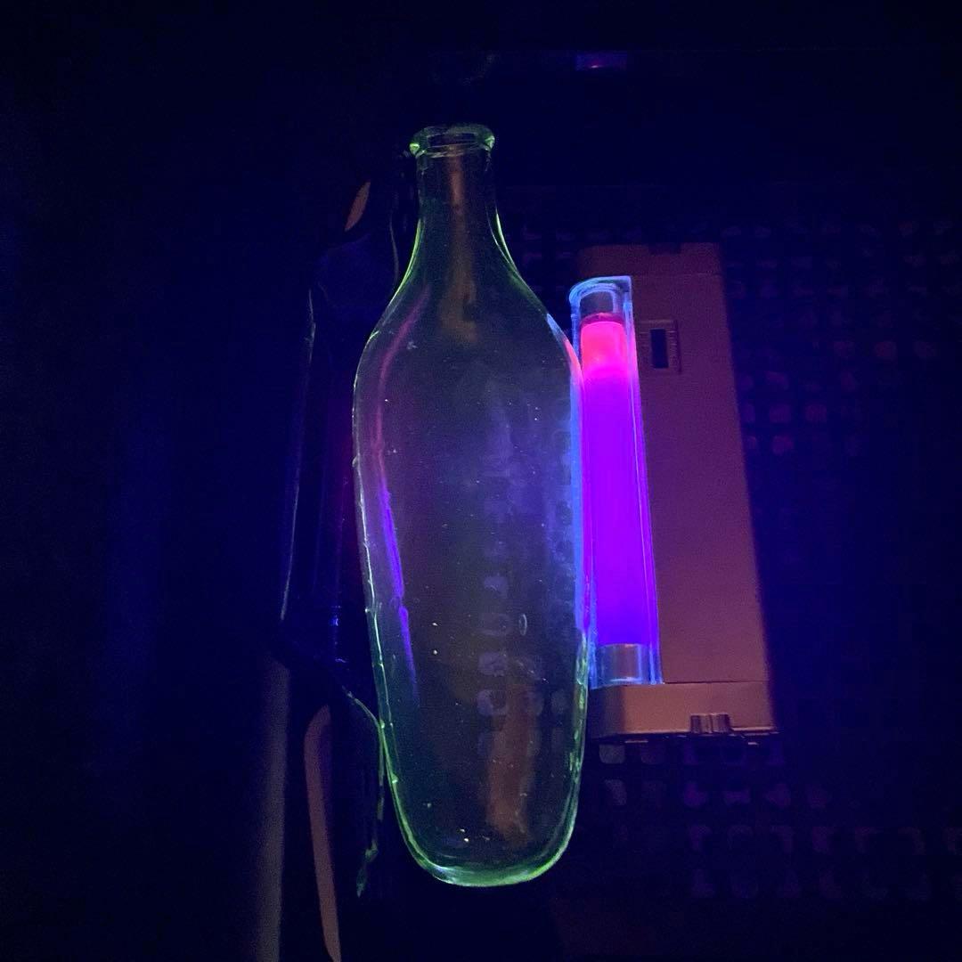 骨董 時代ガラス 希少 ウサギ哺乳瓶 ウサギ車エンボス ウランガラス