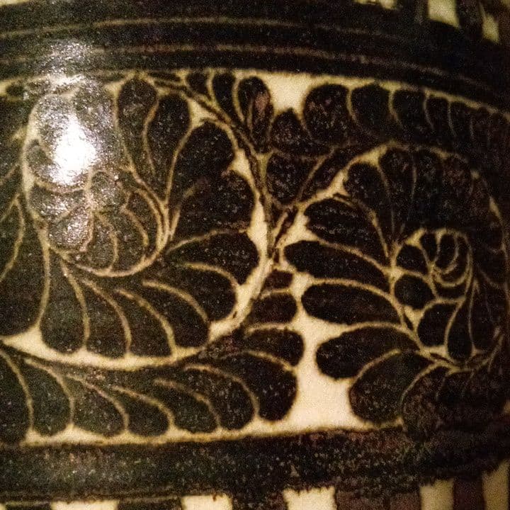 中国陶磁器 磁州窯 浮き彫り筒型壺