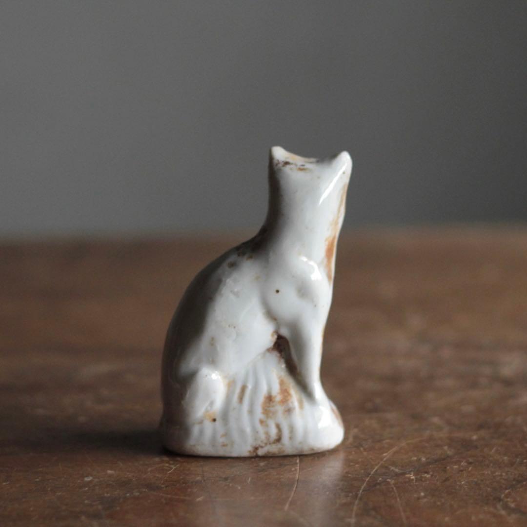 白磁 猫 明治 瀬戸輸出磁器 里帰り品 古道具 アンティーク オブジェ