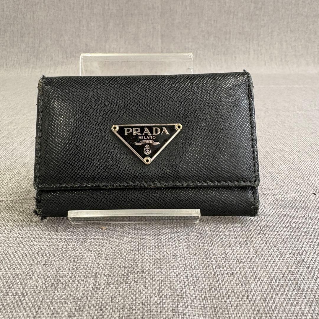 PRADA プラダ サフィアーノ 三角ロゴ キーケース ブラック - メルカリ