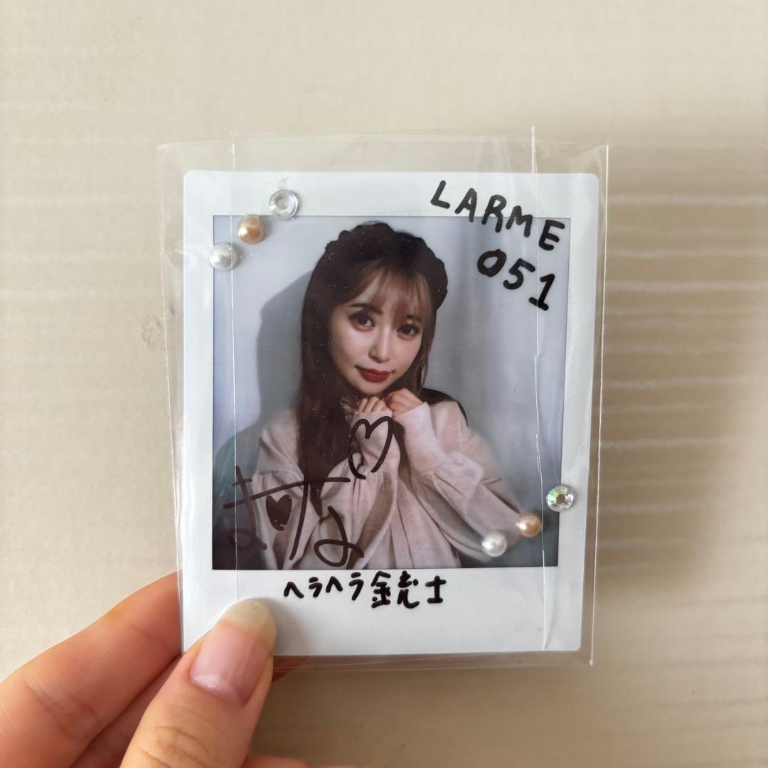 ヘラヘラ三銃士 まりな LARME 直筆サイン入りチェキ - メルカリ