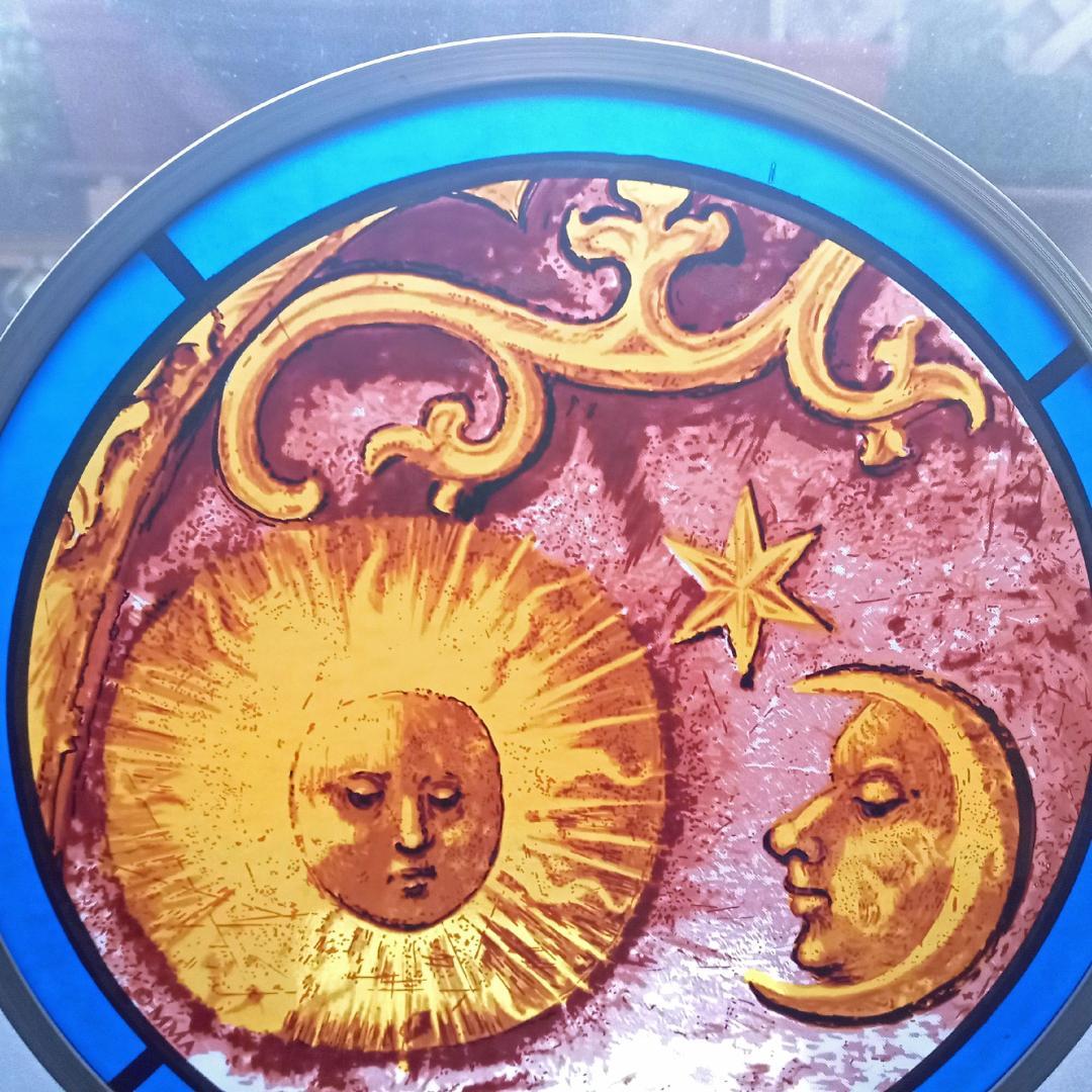 ニューヨーク メトロポリタン美術館ステンドグラス 太陽と月 グラス