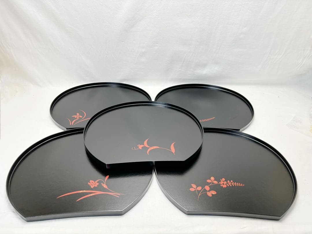 未使用 懐石道具 木製一閑塗 絵変わり 半月膳 5客揃 会席膳 宴会盆 平