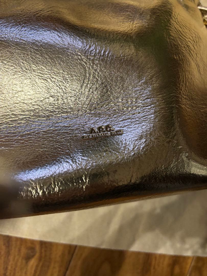 ジ*ー様 A.P.C. アーペーセー　NINONバッグ　メタリックゴールド