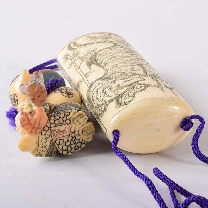 うみ様専用 獣骨製 虎人物文印籠 薬入 雅俊銘根付 緒締め