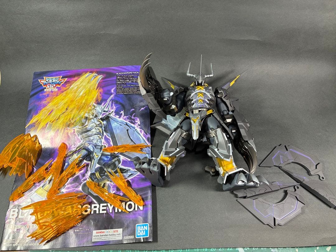 バンダイ　ブラックウォーグレイモン塗装済み完成品