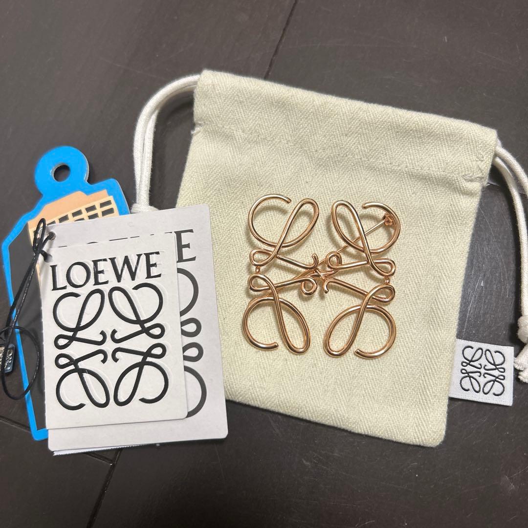 LOEWE アナグラム ブローチ　箱付き LOEWE（ロエベ） ANAGRAM PALADIO アナグラム シルバーブローチ 111.25