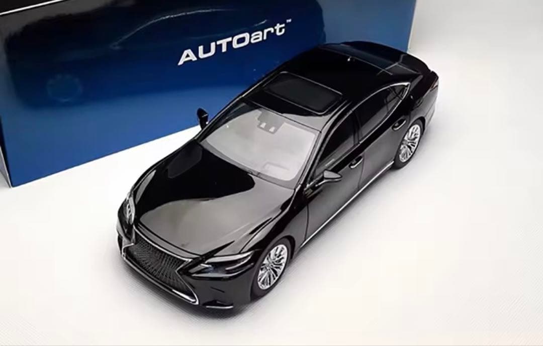 Lexus LS500H Sedan 1/18 AUTOart ミニカー