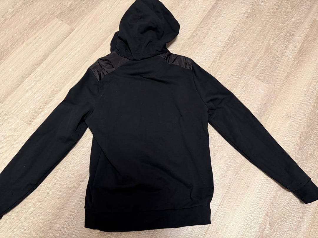 PRADAナイロン切替ロゴプリントプルオーバーパーカーブラック UJL20A