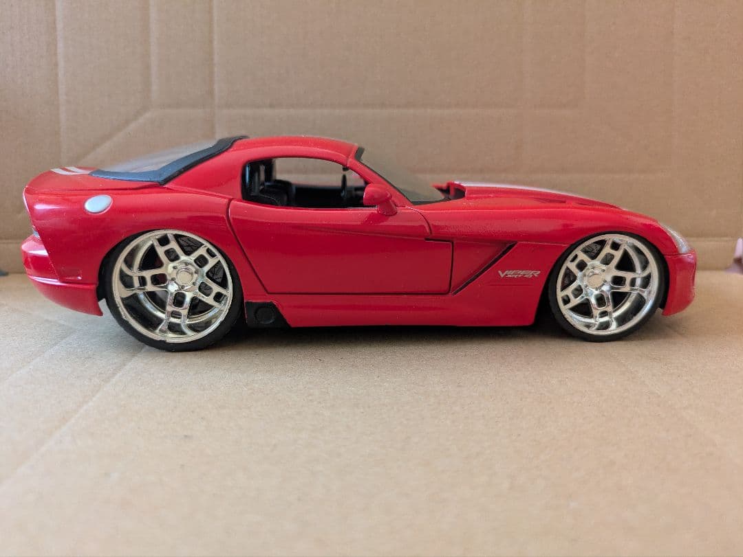 ジャダトイズ　ダッジ・バイパーSRT10　ダイキャストモデルカー　1/24