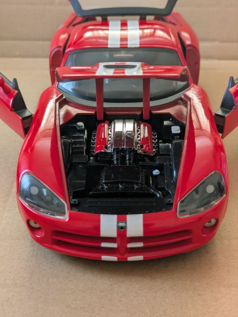 ジャダトイズ　ダッジ・バイパーSRT10　ダイキャストモデルカー　1/24