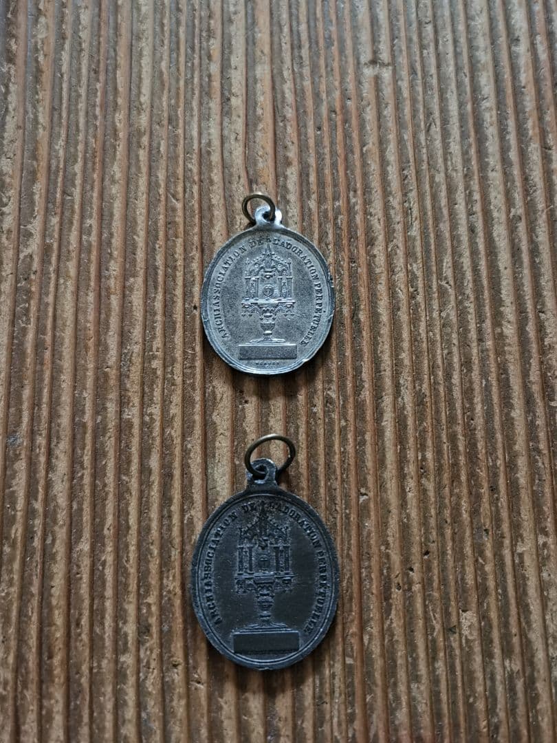 アンティークメダイ 祭壇と聖人 異素材ラージチャーム2枚ペアセット