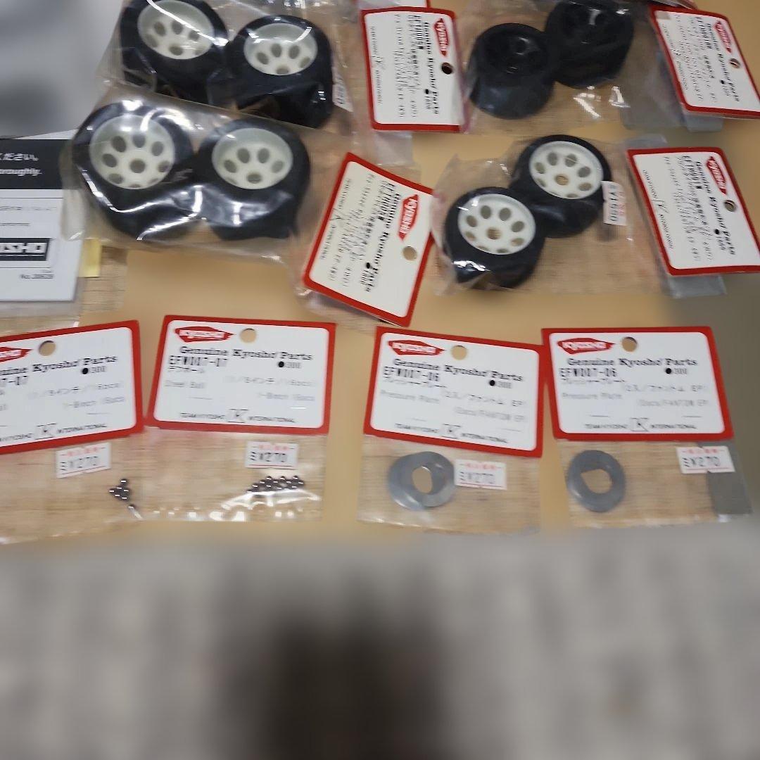 京商プラズマα-2 サーボ付、塗装済み未使用ボティ2枚及