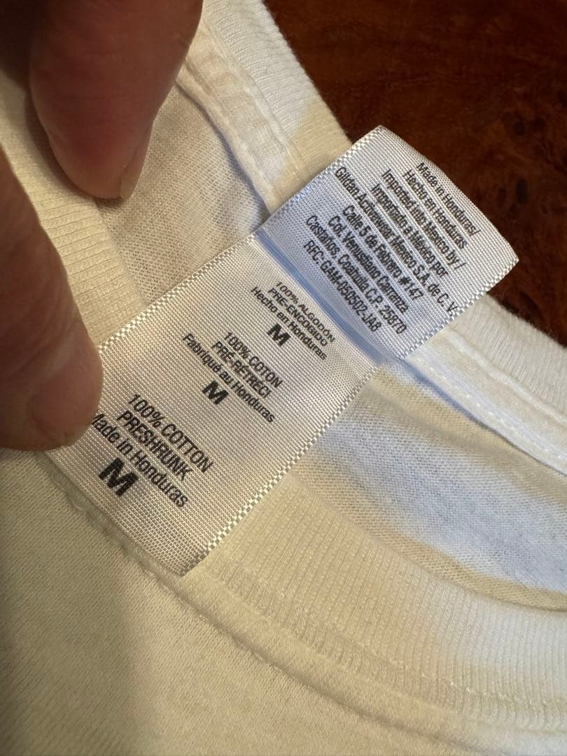 ワンダイレクションGILDAN白正規オリジナルツアーT、Mコピーライト入り