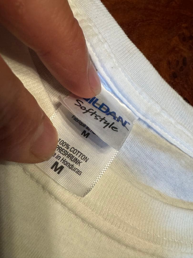 ワンダイレクションGILDAN白正規オリジナルツアーT、Mコピーライト入り