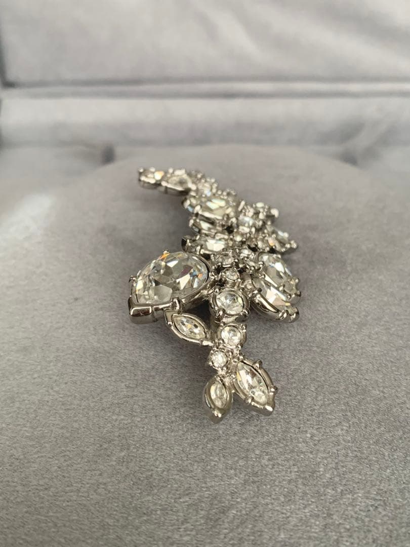 ☆SWAROVSKI☆きらきらクリア ロングブローチ/シルバー