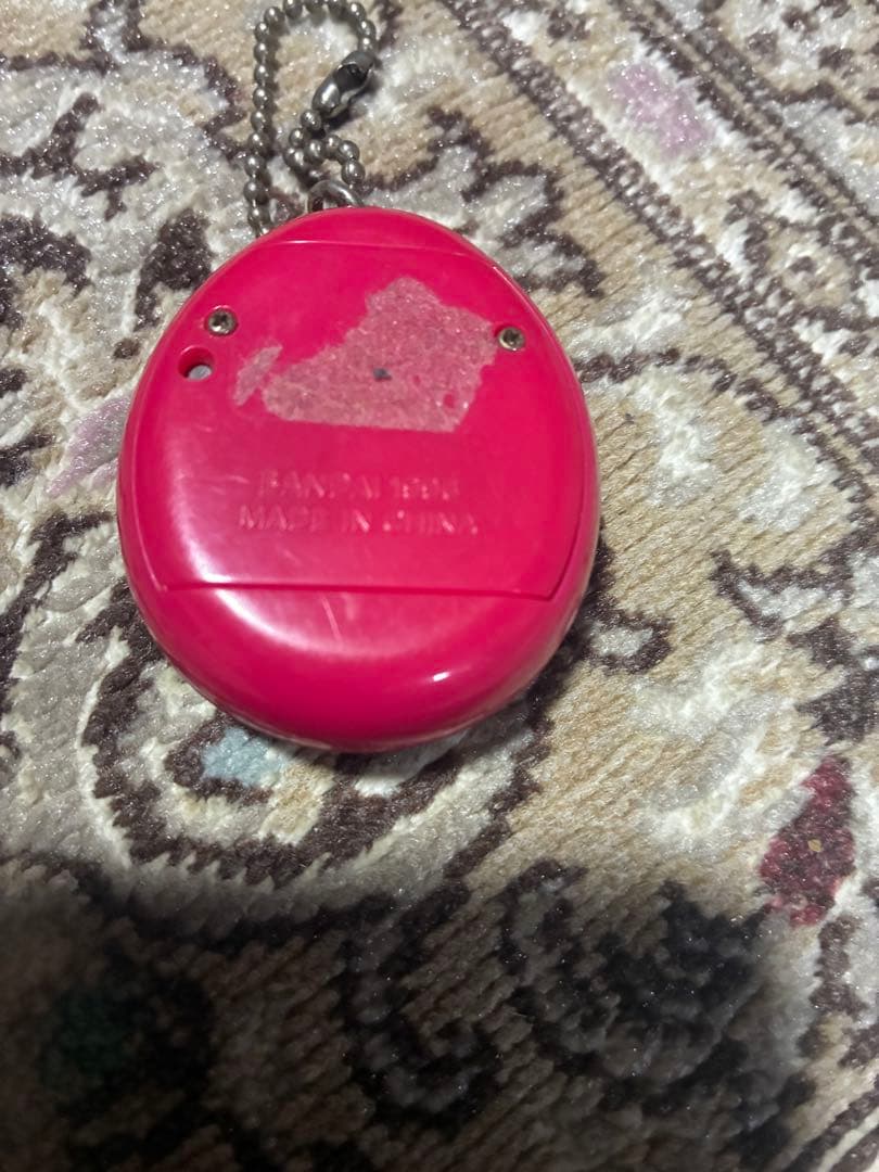 ピンクの卵型おもちゃ イタリア製