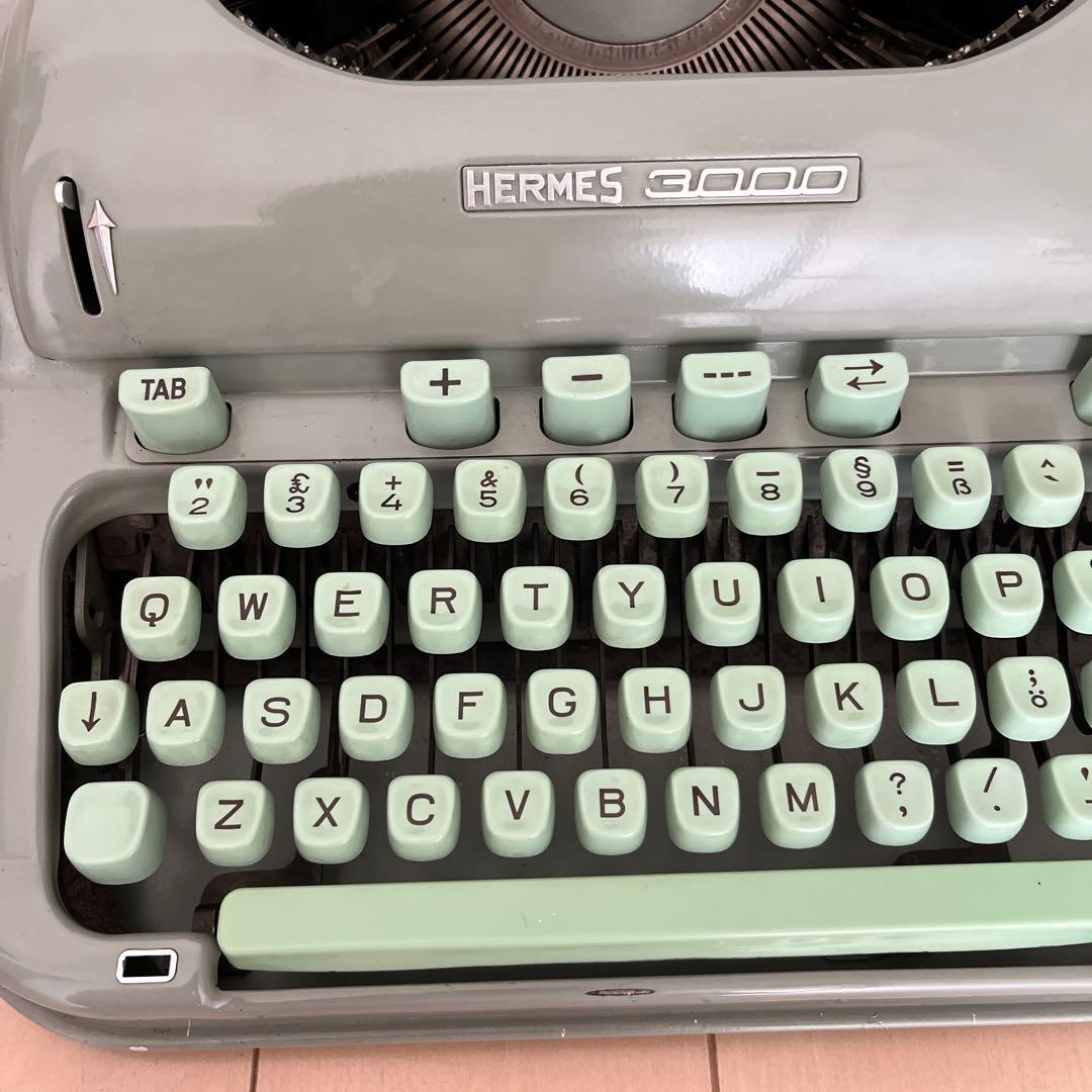希少 タイプライター HERMES 3000 ウムラウト ドイツ スウェーデン語