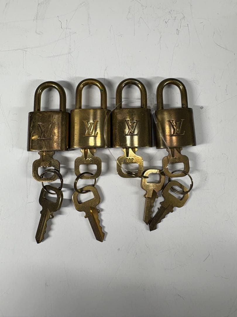 ルイ・ヴィトン 南京錠 4個セット