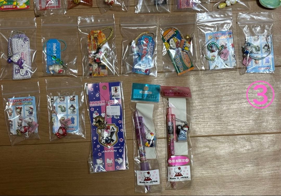 【合馬公式アカウント1】ハローキティ ご当地ストラップ 140個+おまけ