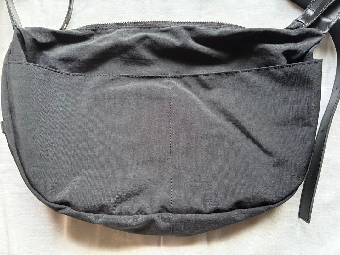 our アワーホーム　ムーンショルダーバッグ