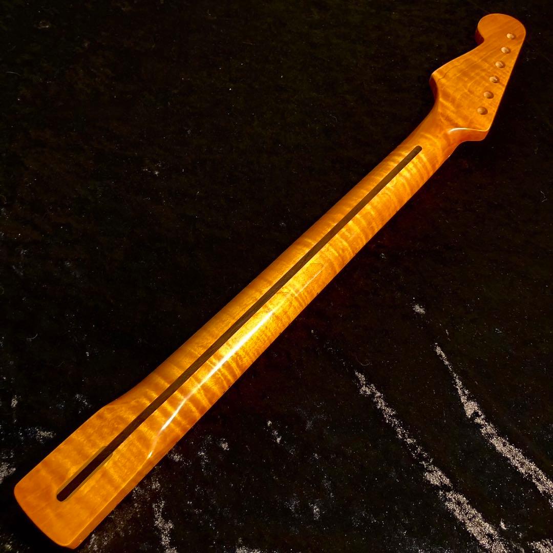 カナダ産フレイムメイプル エレキギターネック ストラトキャスター