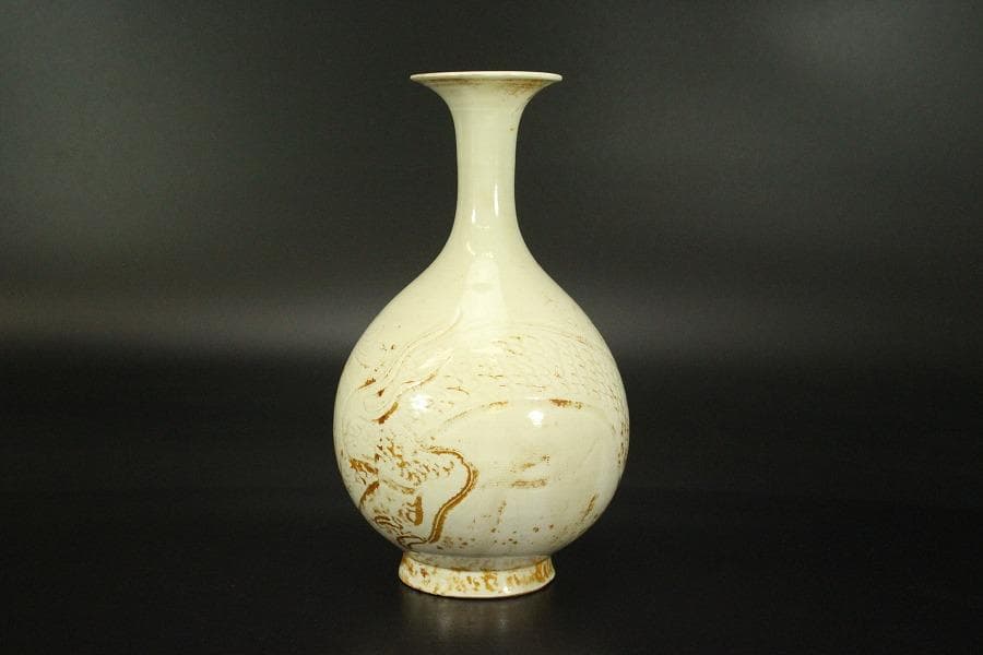 中国美術 白磁 刻龍紋 瓶 高17.5cm(HA434)