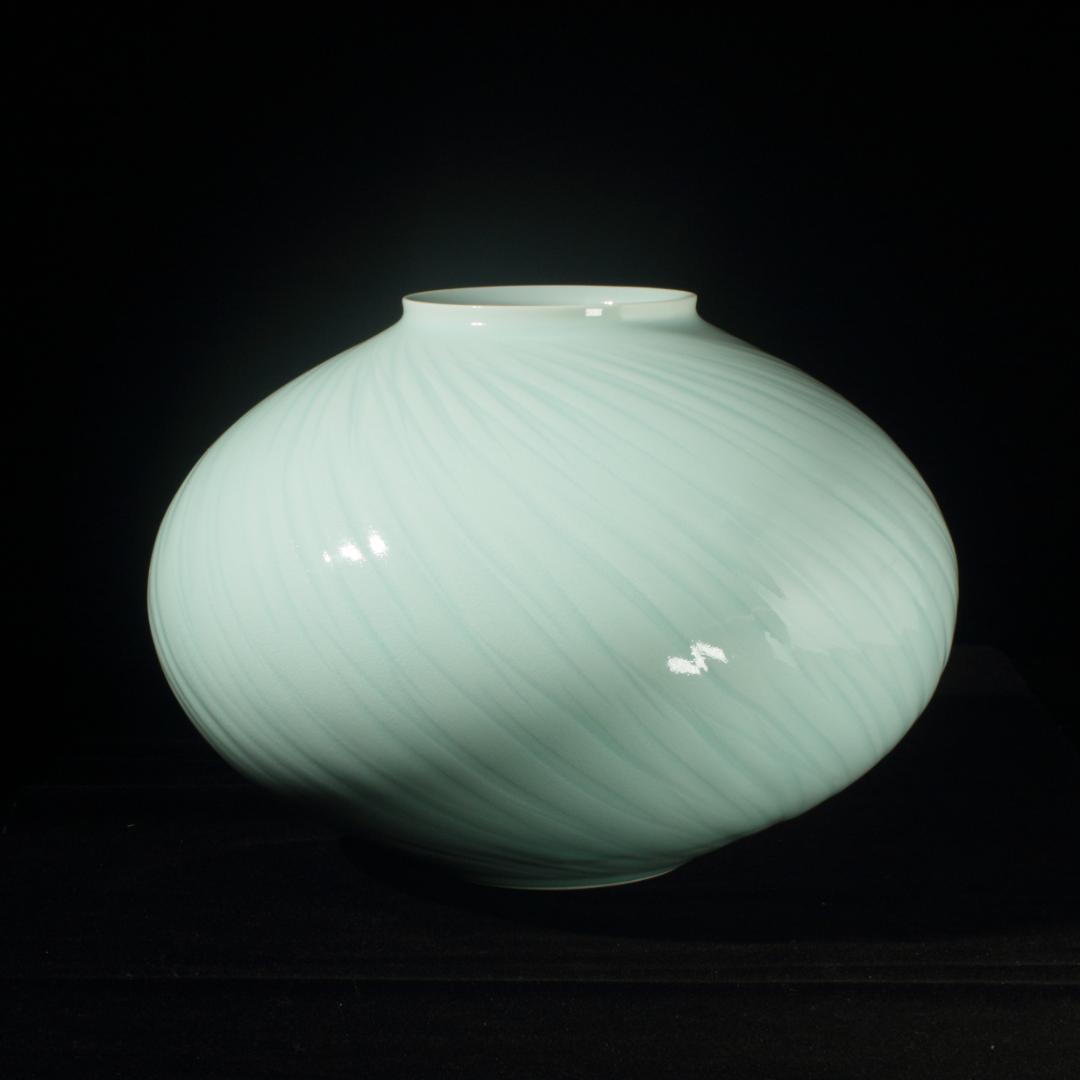 青磁花瓶 庄村健作（有田晩香窯 庄健） 現代の名工