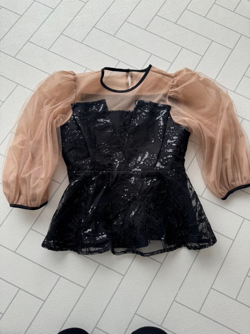 シアーパフスリーブペプラムスパンコール花柄Iラインドレスワンピース 2点セット