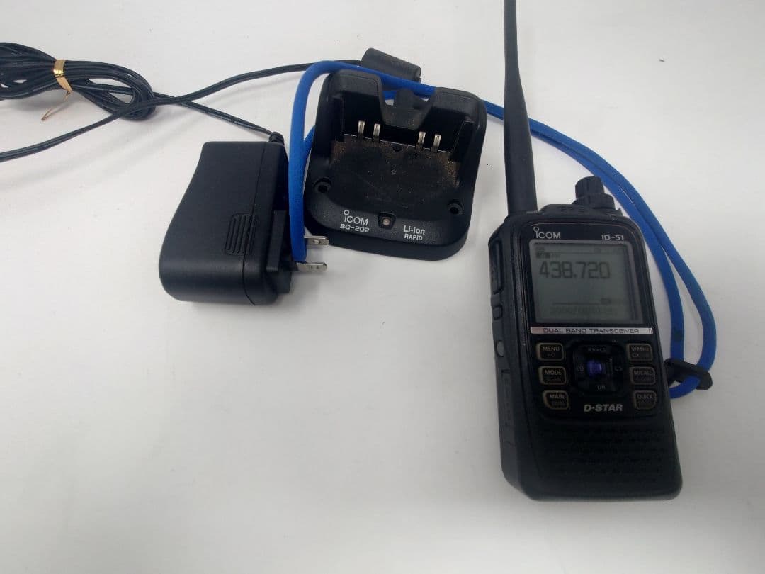 IC-51 D-STAR トランシーバー 充電器付き IC-51 D-STAR トランシーバー
