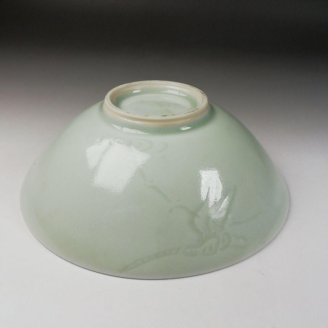 T169 茶碗 『淡青磁 蜻蛉彫』『平茶碗』『曽根幸風』 共箱 抹茶碗